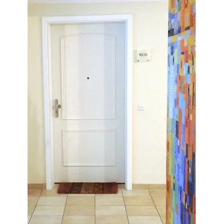 Josephine Comfortable *